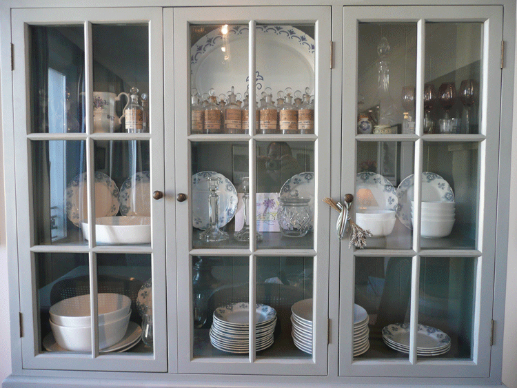 dining area display case apartment in cannes - la missive cannes